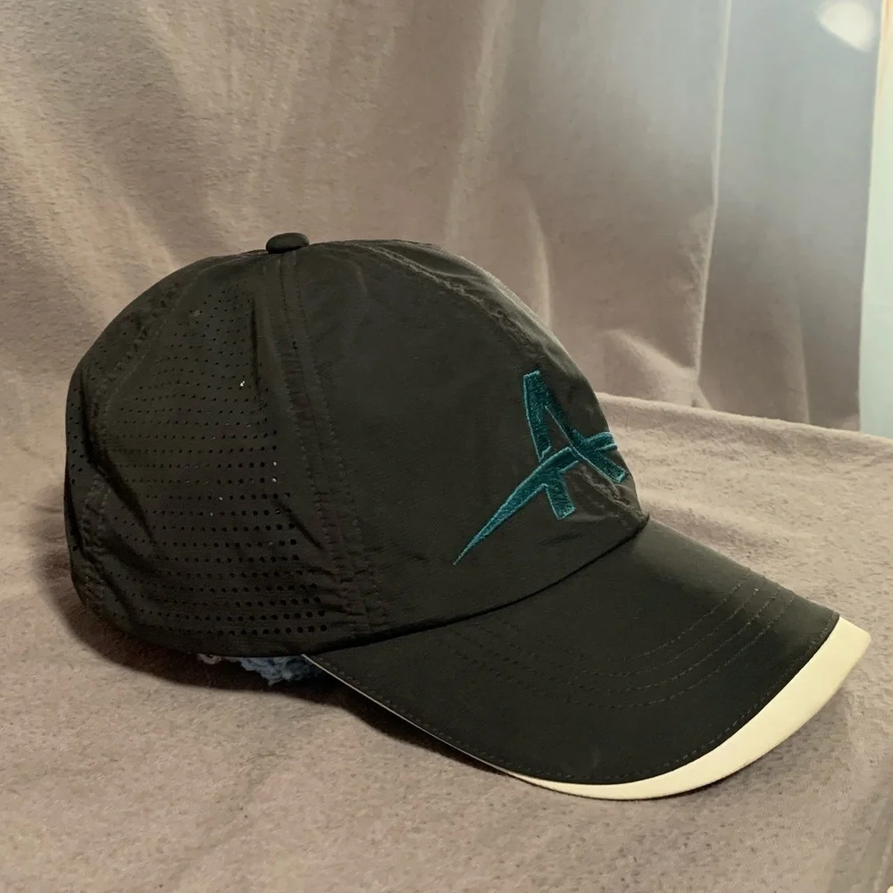 Nike Golf Hat Vented Gray Adjustable‎ with blue Nike Check